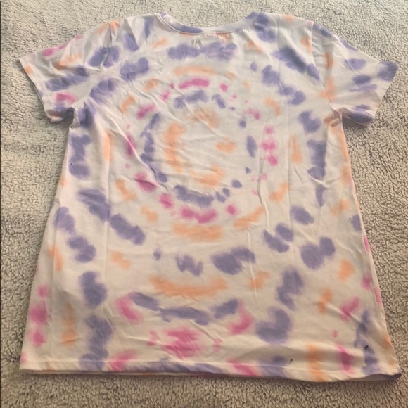 A tie-dye Hollister shirt - Picture 3 of 3